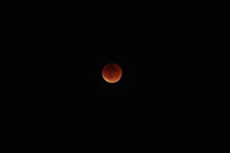 red_moon_2.jpg