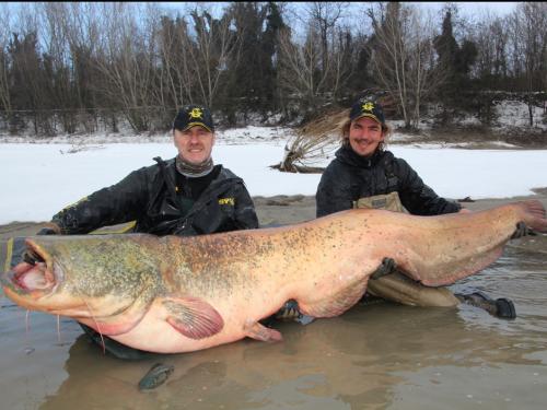 li-Peter-Pötzinger-rechts-Seuß-Waller-233cm-90-Kilo.jpg