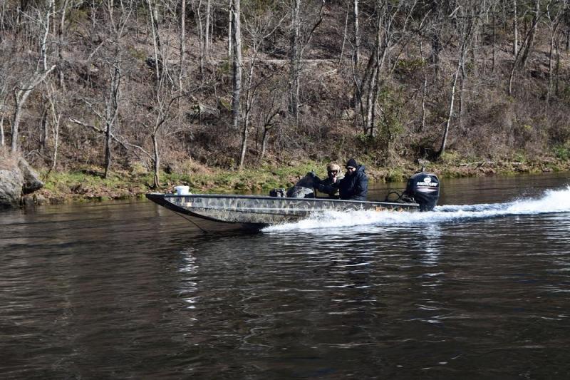 Large Shady dude boat - White Hole access 08Dec17.jpg