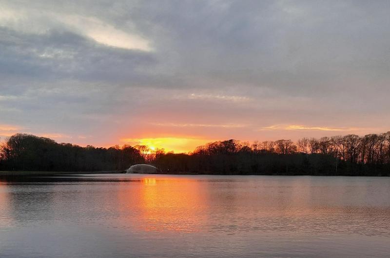 Tuckahoe Lake Sunset - 13Apr22.jpg